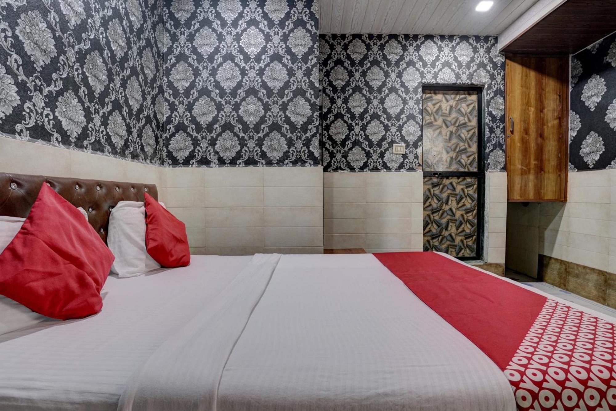 Hotel O Sapna Residency Мумбай Екстериор снимка